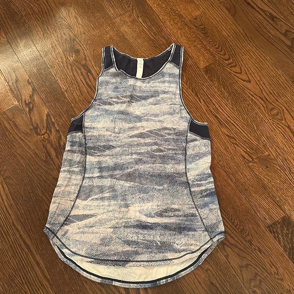 Lululemon tank size 2